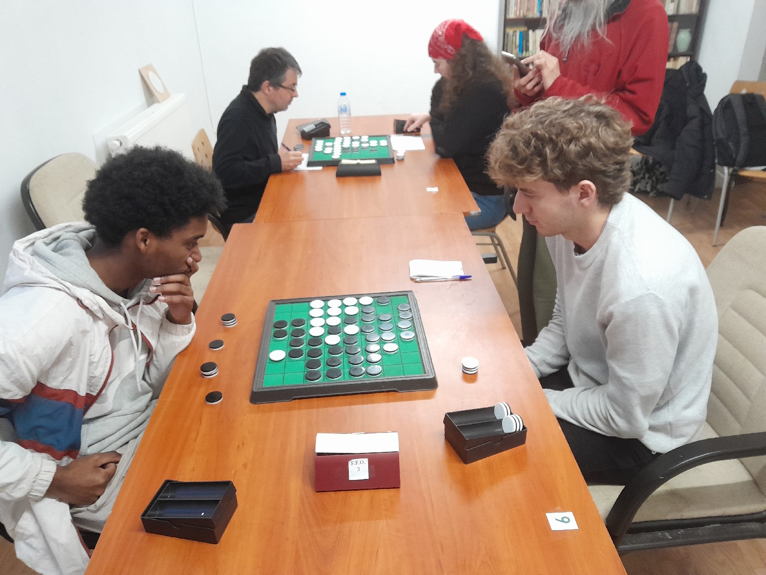 Au fond : Gilles Cluzon contre Sophie Tastet. Premier plan : Fayad Abdillah contre R&eacute;mi Tastet